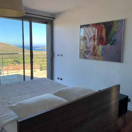 Avec Vue Sur La Baie De Santa Giulia A Porto-vecchio Villa